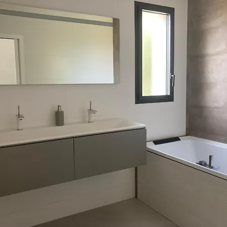 Villa Contemporaine Avec Piscine Sussargues