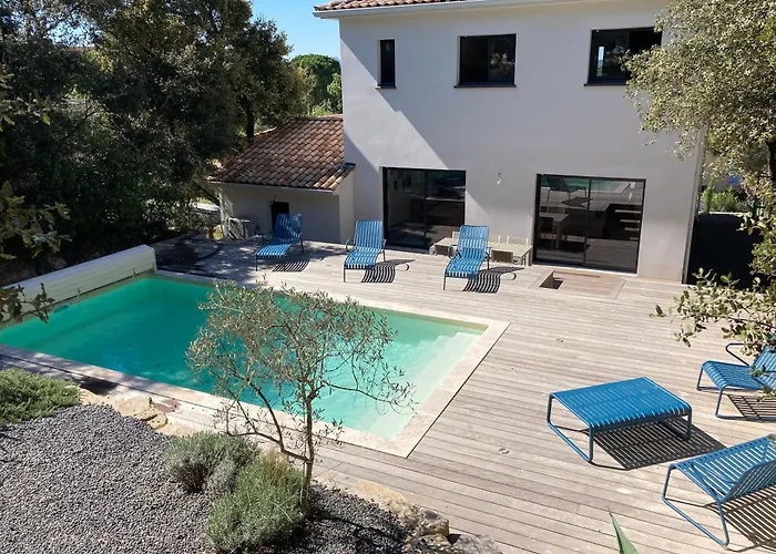 Вилла Contemporaine Avec Piscine