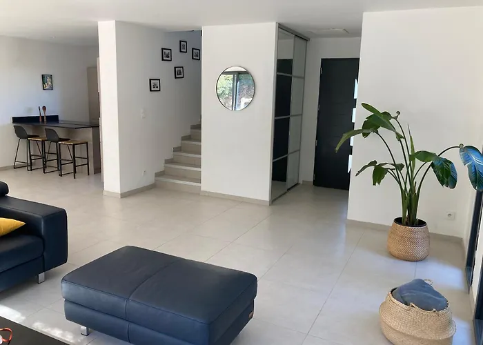 Contemporaine Avec Piscine Вилла